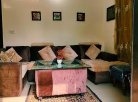 2 bedrooms house for families，位于拉合尔的乡村别墅