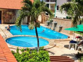 Apto Completo - Vila do Mar - Beach Park - PDD，位于阿奎拉兹的带泳池的酒店