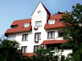 Hotel VALDI，位于阿赫托波尔的酒店