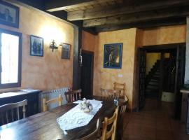 LA FRAGUA - CASA RURAL EN VILLANUEVA DE GOMEZ (AVILA)，位于Villanueva de Gómez的酒店