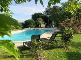 Charmant logement avec piscine et table d'hôtes, proche de Solesmes et de l'abbaye. - FR-1-410-407