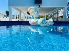 Casa Blue Flamingo - In the Florida Keys - minutes from the beach，位于马拉松的酒店