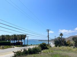 Breezy Malibu with Ocean View, Quick Access to Beach & Hike，位于马里布的酒店