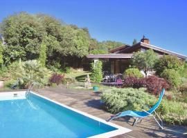 Villa avec une piscine privée，位于Quarante的度假屋