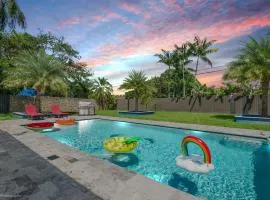 The Palms -Mini Golf , Foosball Table, Heated Pool, BBQ,,Baby items