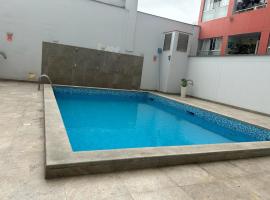 Acogedor apartamento centrico, tranquilo con piscina，位于利马Arzobispo Loayza Hospital附近的酒店