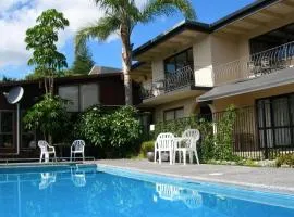 Waterfalls Estate - Motel & Campground