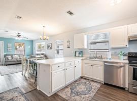 Surfside Cottage near Navarre Beach，位于纳瓦拉的酒店