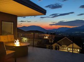 A Mountain Retreat with Views, Hot Tub & AC，位于奇利瓦克卡尔特斯湖水上乐园附近的酒店