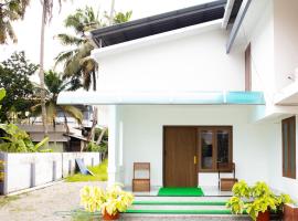 Salalah Enclave - 3 AC Bedroom House at Vytilla, Kochi，位于科钦的酒店