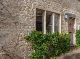 Traditional Cotswold Stone Peaceful Cottage with stunning views