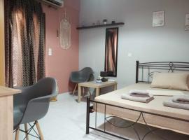 Cozy studio flat 1 bedroom-Very central location，位于米蒂利尼的带按摩浴缸的酒店