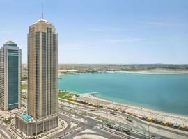 Wyndham Grand Doha West Bay Beach，位于多哈的酒店