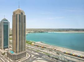 Wyndham Grand Doha West Bay Beach，位于多哈城市中心购物广场附近的酒店