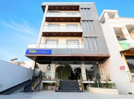 FabHotel 7th Crossing Malviya Nagar，位于斋浦尔机场 - JAI附近的酒店