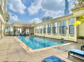 Diny ApartHotel - Rooftop Pool - The Manor 2，位于胡志明市地标塔81大楼附近的酒店