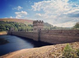 The Coach House & The Stables Holiday Homes Windy Bank Hall Green Moor Yorkshire Peak District，位于Wortley的别墅