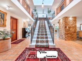 Somptueuse Villa Jasmine，位于Saint-Méen-le-Grand的酒店