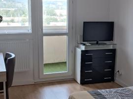 Chambre privé avec loggia chez l'habitant，位于Champigneulles的酒店