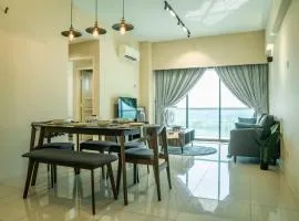 Cosy City-View Suite in Town