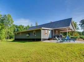 Cozy Clarkesville Getaway with Fire Pit!