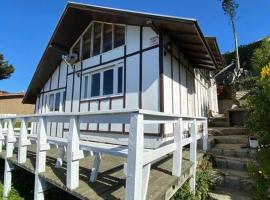 Algarrobo Beach House Casa de Playa，位于阿尔加罗沃的度假屋