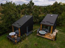 Campolongo Tiny Chalet，位于肯普隆格的带热水浴缸的酒店