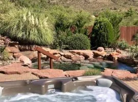 MOUNTAiN Retreat Getaway! Hot tub & Pool & Firepit