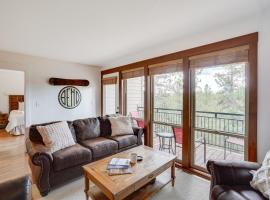 Seventh Mountain Condo in Bend with Scenic Views!，位于本德的酒店