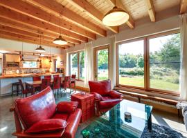 Acadia Home with Rooftop Deck - Close to Trails!，位于Otter Creek的酒店