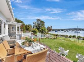The Little Lake House at Rathmines waterfront on Lake Macquarie，位于Rathmines的度假屋