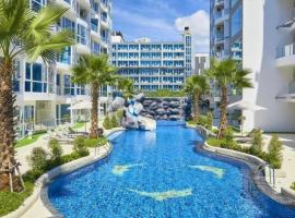Large Deluxe Condo Grand Avenue Central Pattaya，位于芭堤雅市中心的海滩短租房