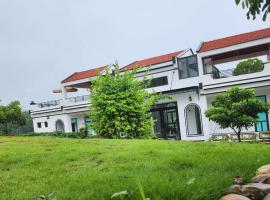 Mây Trắng Farmstay Villas Venuestay，位于巴位的酒店