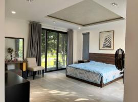 Villas Swanbay 4PN gần hồ bơi，位于Nhơn Trạch的酒店