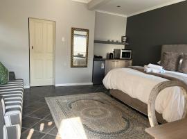 Luxury Suites on Santorini，位于东伦敦水牛公园板球场附近的酒店