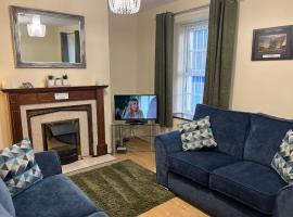 3 Bedroom Apartment, Ballymena, The Wee Stop Gap，位于巴利米纳的酒店