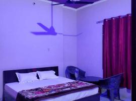 Hotel O 4u，位于莫拉达巴德的酒店