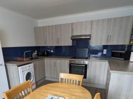 2 Bedroom Townhouse on NC500, Wick, Highland，位于威克的酒店