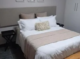 11 Debonair Self Catering Apartment