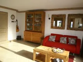 Appartement haut de gamme 3P cabine, pied des pistes, balcon, parking, centre station à 150m - FR-1-557-15