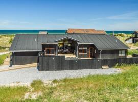 Lovely Home In Hirtshals With House Sea View，位于希茨海尔斯的豪华酒店