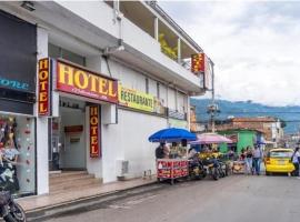 Hotel Bolivariano，位于伊瓦格伊瓦格机场 - IBE附近的酒店