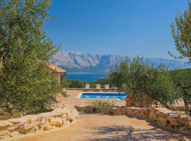 Ferienhaus Luisa Insel Brac - Kamin, Pool, Grill, Olivengrundst&uuml;ck，位于普契什查的低价酒店
