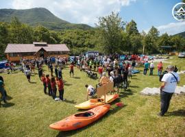 Rafting Center "TARA-RAFT"，位于Bastasi的露营地