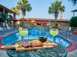 家庭花园客栈及套房酒店，位于Laredo International Airport - LRD附近的酒店