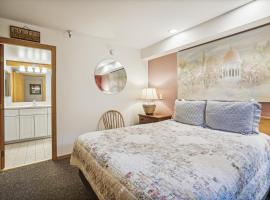 Highridge B16A Hotel Room Only, Delightful hotel room, sleeps 2，位于基灵顿的酒店