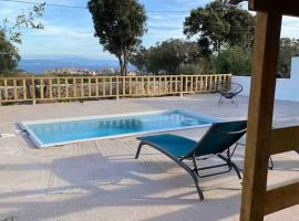 Grand chalet d’été avec piscine，位于博尼法乔的酒店