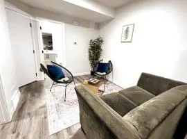 Prime Retreat: Cozy 2Bed Bsmnt with Modern Comfort
