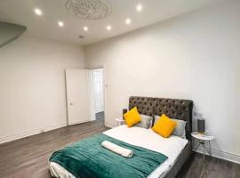 Lovely 1-bedroom apartment, free street parking，位于Elswick的酒店