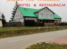 Zajazd Pod Świerkiem，位于格拉耶沃的酒店